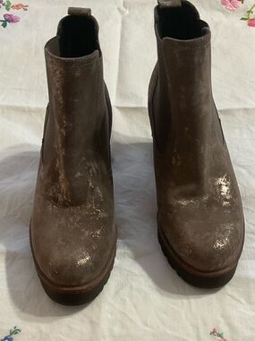 Women’s GADEA platform suede metallic boots. Size 36/6.5